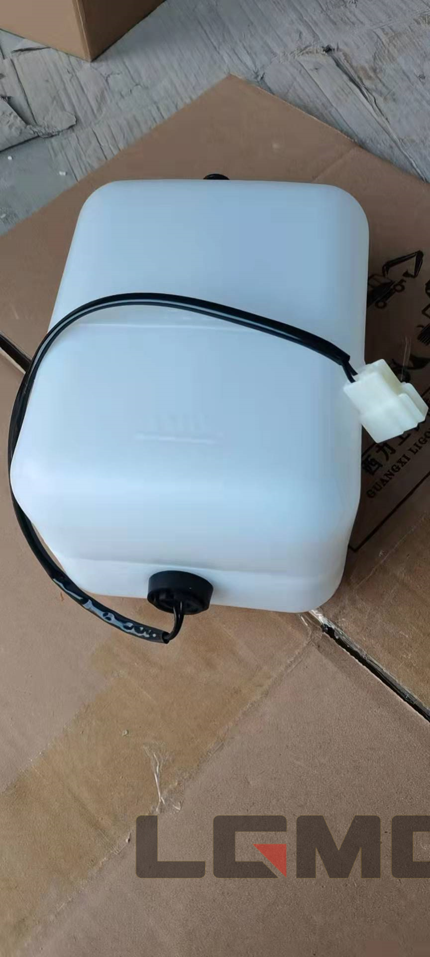 Auxiliary water tank E215B
