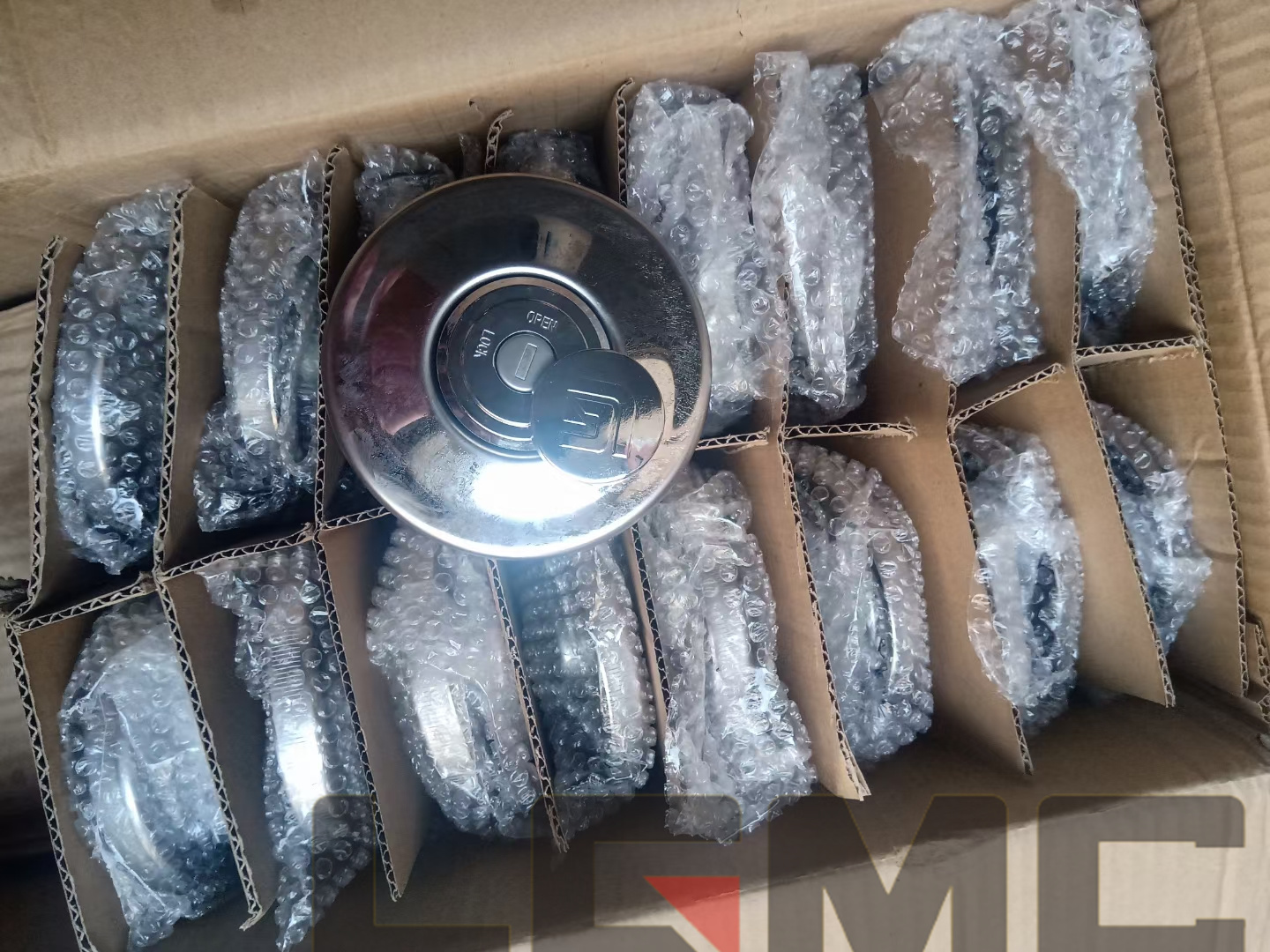 21C0733 Diesel tank cover white