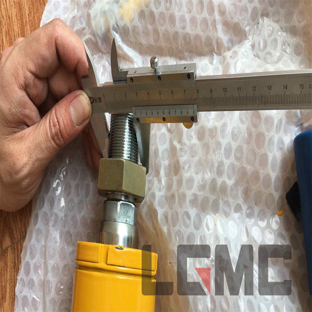 10C0523 Front wheel steering cylinder