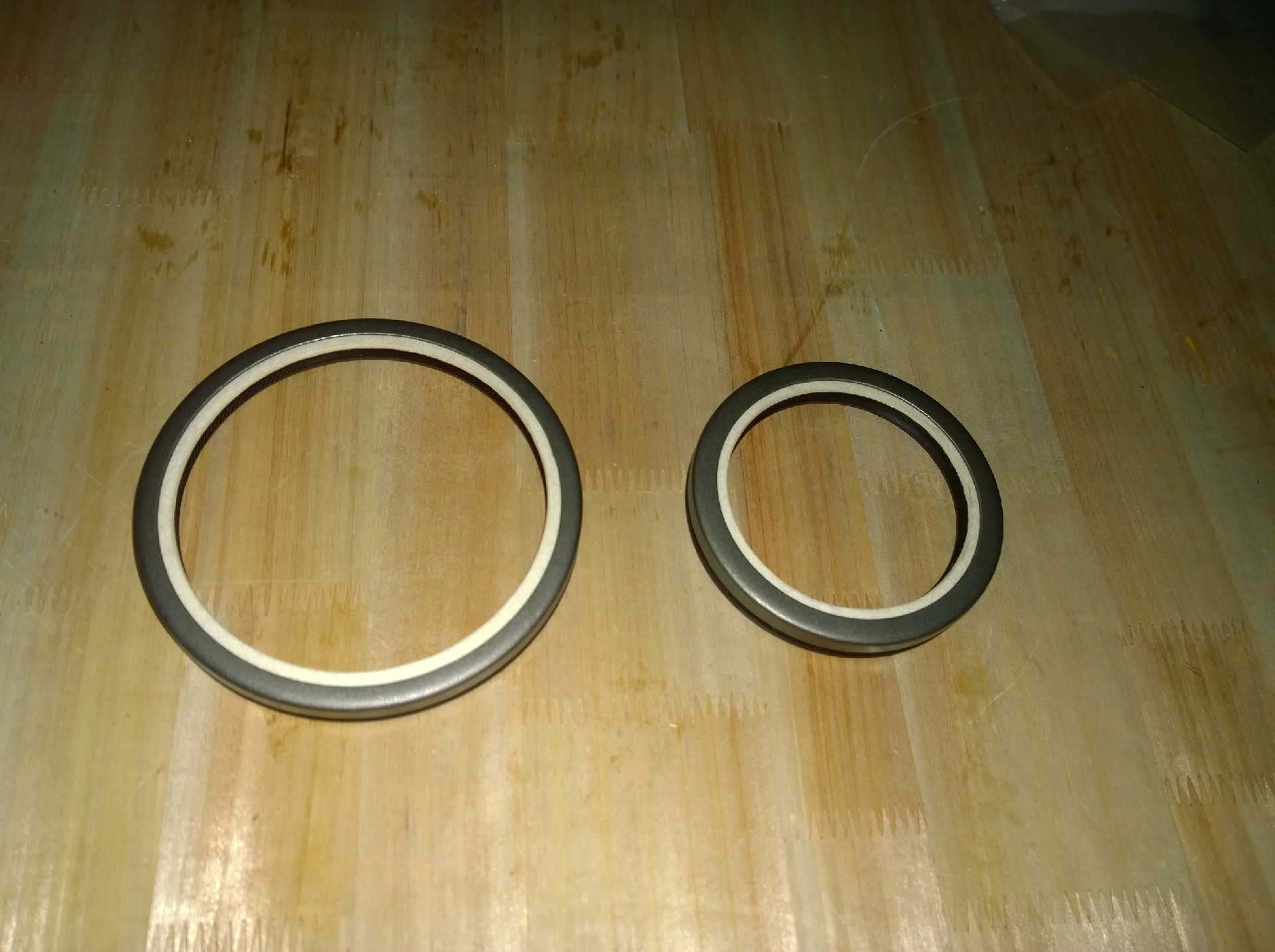 12188100 Radial seal assembly