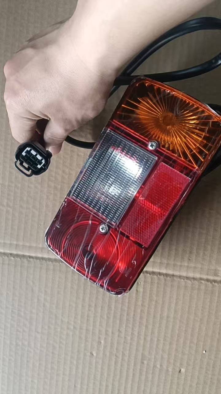 LIUGONG 32B0840 REAR COMBINATION LINGT